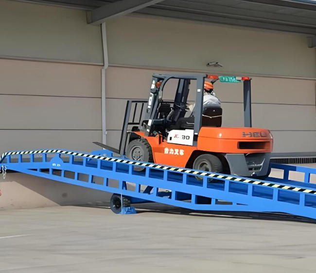 东莞移动式卸货平台（叉车用）